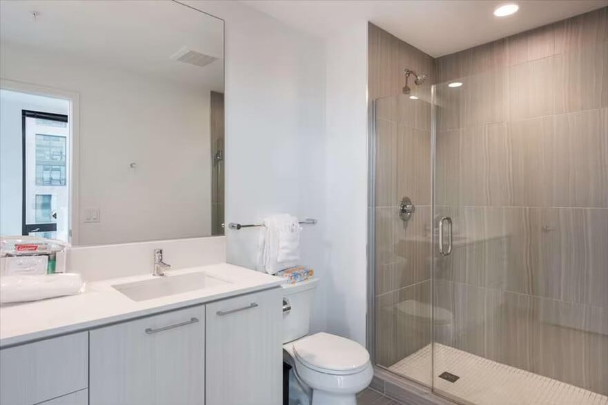 Building Photo - 11911 Freedom Dr