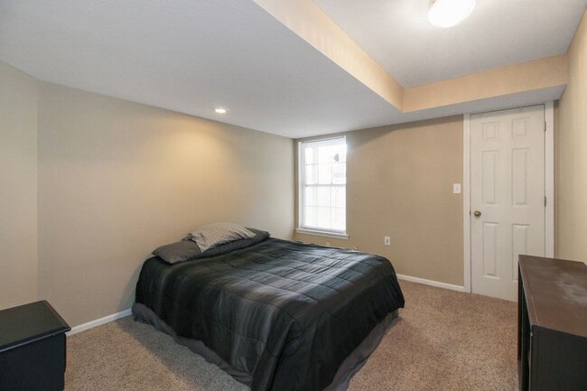 Building Photo - Spacious two-story home in a convenient location