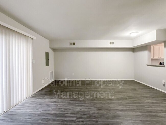 Building Photo - 951 Hollywood St