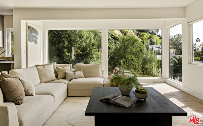 Building Photo - 2370 San Marco Dr