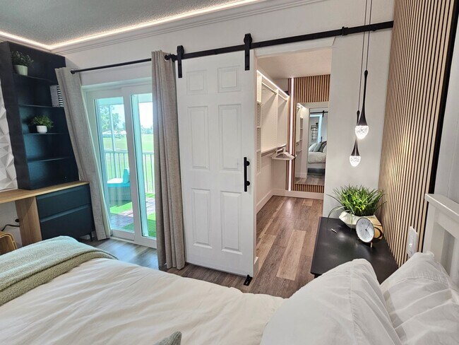 Building Photo - Gorgeous Seasonal Short-Term 2 Bedroom 2 Bathroom 2nd Floor Condo with Golf Transfer at Farmingto...
