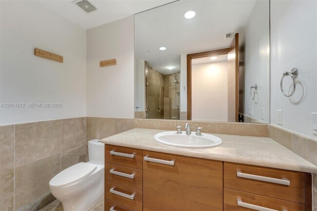 Building Photo - 5959 Collins Ave