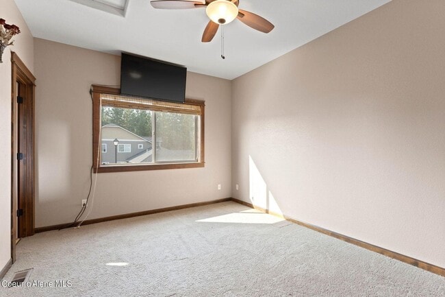 Building Photo - Gated Black Bay Community condo 3 bed 2.5 bath