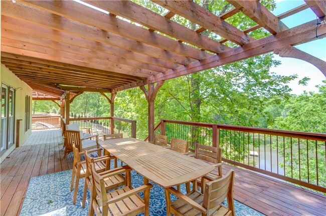 Building Photo - 2870 Roanoke Rd