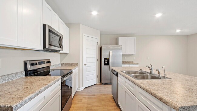 Building Photo - 5824 Tiagra Dr