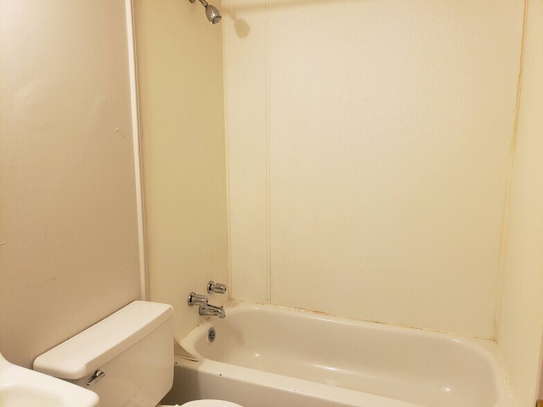 Building Photo - 219 Nichol St