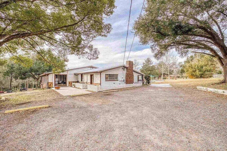 Building Photo - 2370 Hencye Dr