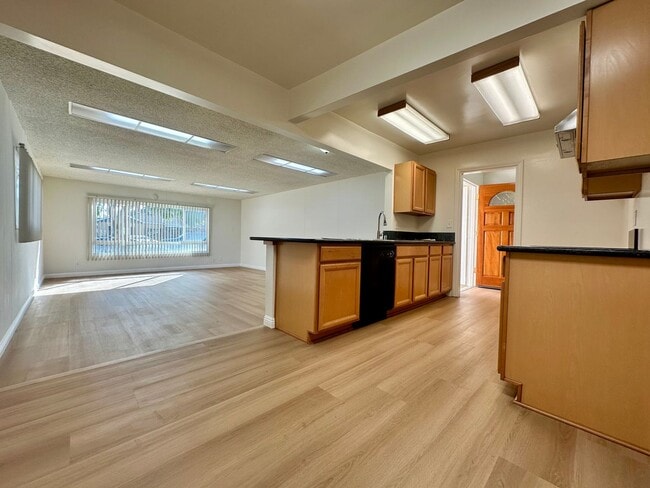 Building Photo - Large North Torrance House! Near Torrance Schools, Huge Yard, 2 Car Garage! *OPEN HOUSE EVERY SAT...