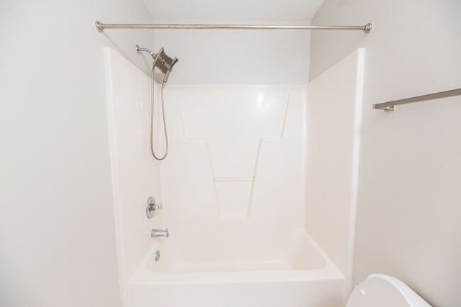 Building Photo - Amazing 2 bedroom 2.5 bathroom townhouse in NW Greensboro Keswick Place. Lawn care included.