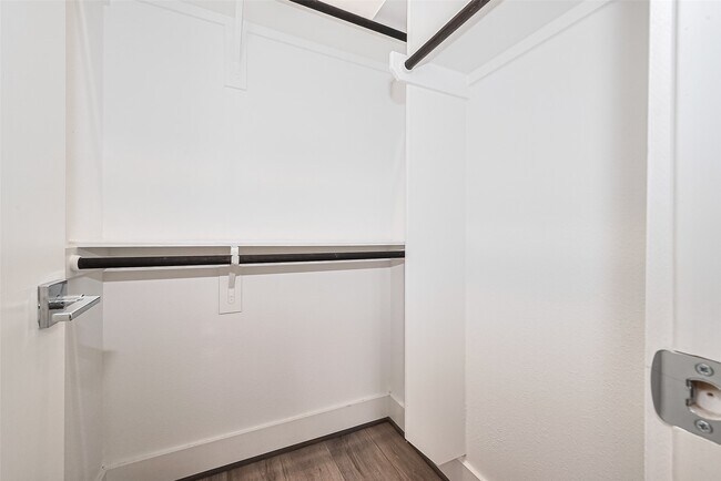 Building Photo - 3510 Hadley St