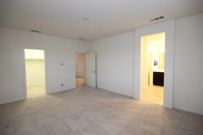 Building Photo - Gorgeous Elk Grove Home