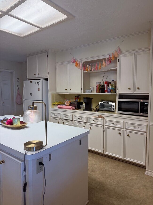 Building Photo - Brand New Remodel