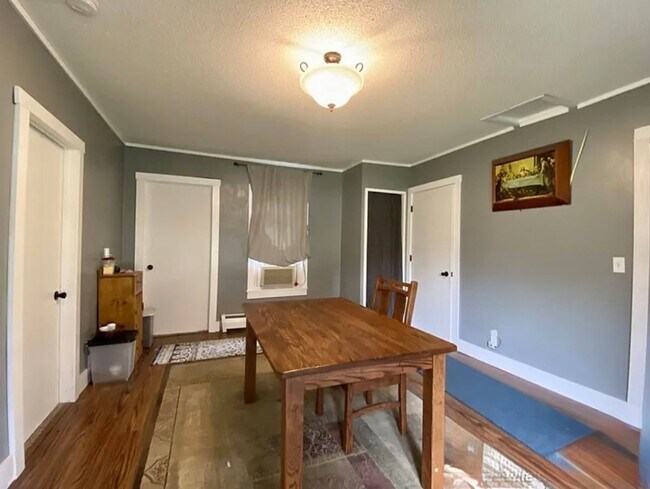 Building Photo - Great 3BR/1BA Champlin Home Available 9/1!