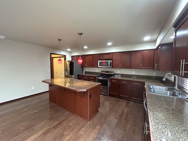 Building Photo - Spacious 4 bedroom 2.5 bath in Arlington with RV Parking