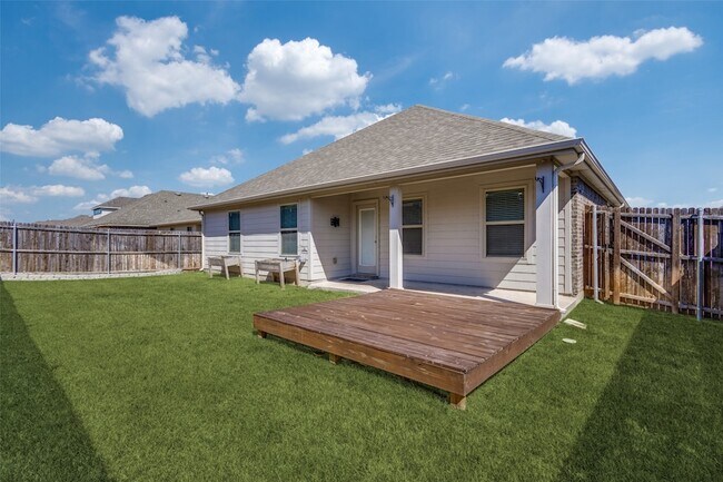 Building Photo - 707 Range Dr