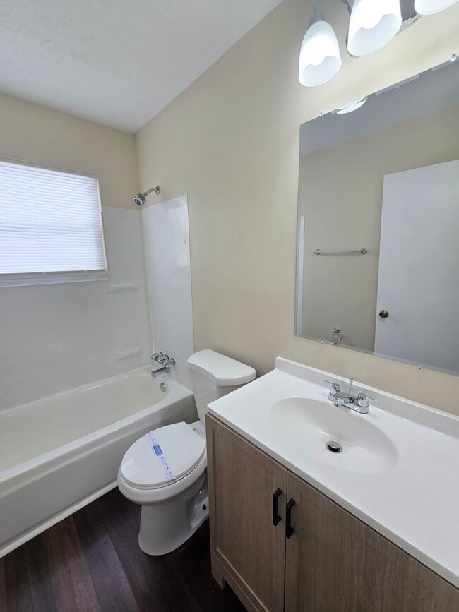 Building Photo - Nice, Recently Renovated, 3 Bedrooms, 1 Bath, Brick Ranch Home available Now! Located on a Cul de...