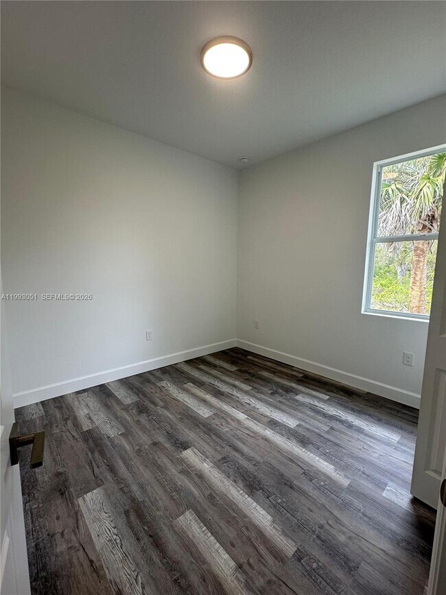 Building Photo - 10087 Amicola St