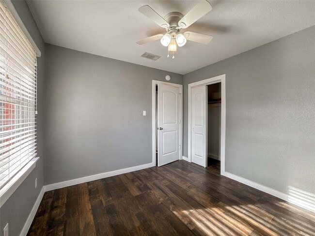 Building Photo - 5619 Wood Creek Way