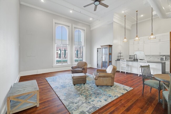 Building Photo - 2206 The Strand