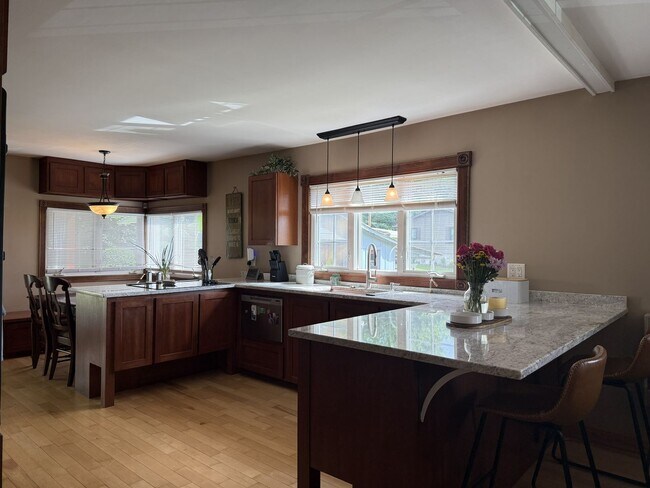 Building Photo - Adorable 2-Bedroom Cottage in Marion!