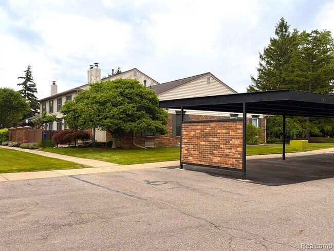 Building Photo - 41090 Southwind Dr