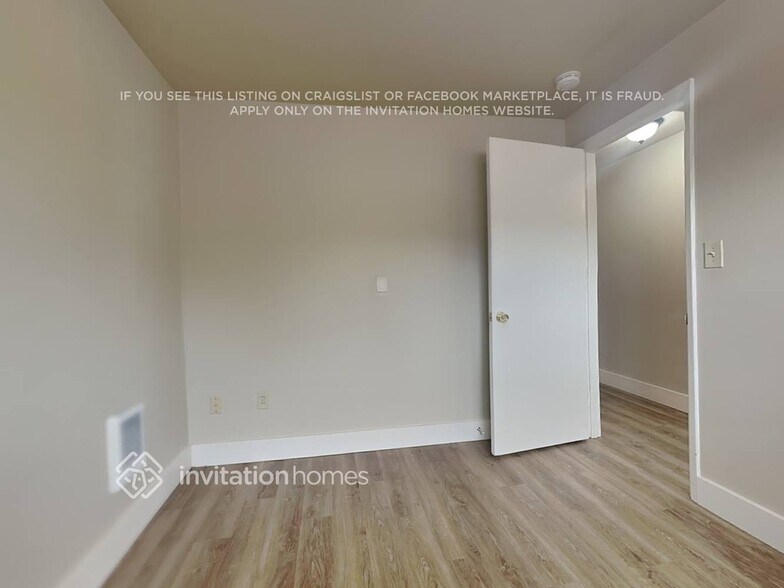 Building Photo - 1131 Lenore Dr