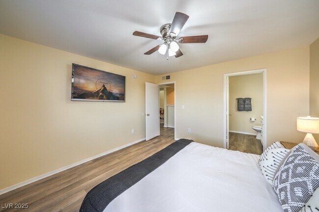 Building Photo - 950 Seven Hills Dr