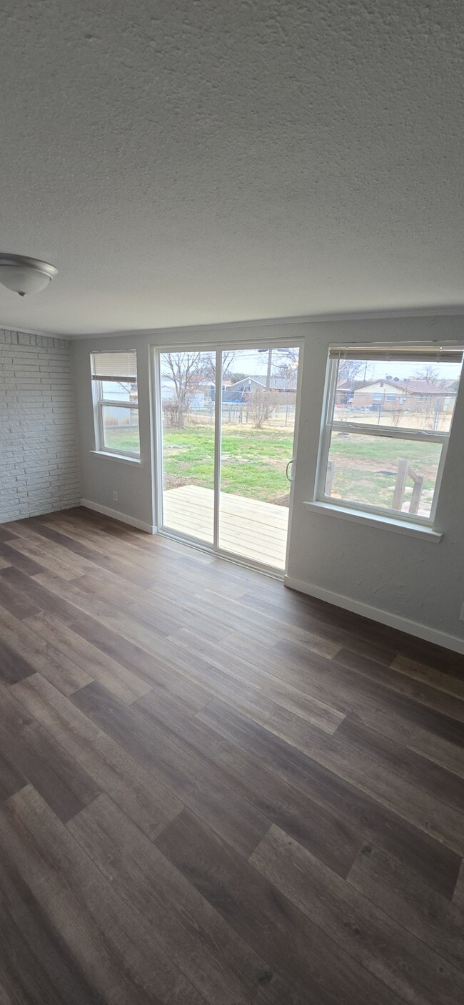 Building Photo - 909 Van Horn St