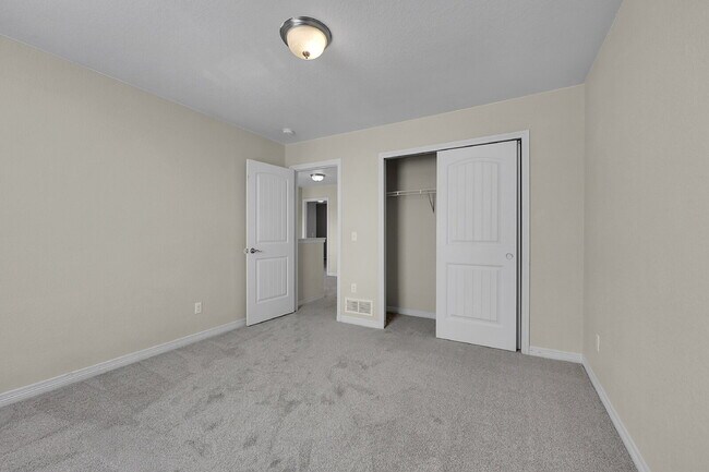 Building Photo - $2,650.00 - 6 Bedrooms, 3.5 Bathrooms, Single Family Home in Colorado Springs with Fenced Yard!