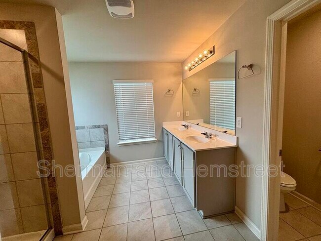 Building Photo - 240 Callahan Dr