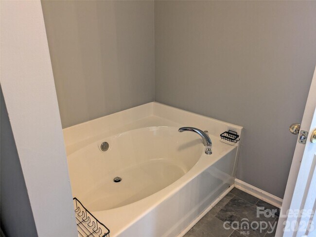 Building Photo - 18474 Streamline Ct