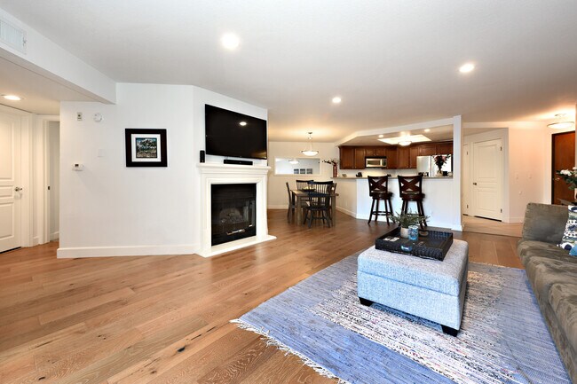 Building Photo - 1633 S Bentley Ave