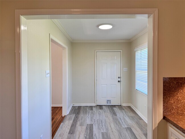 Building Photo - 2515 Broome Rd