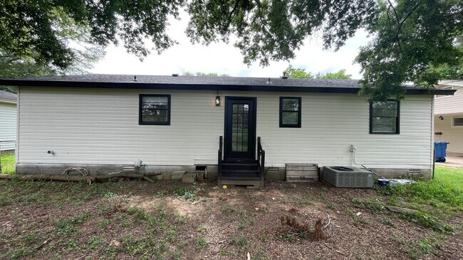 Building Photo - 1033 Healy St
