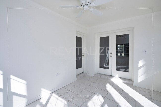 Building Photo - Lovely 3 Bed 2 Bath Brick Home Just Minutes from the Beach!