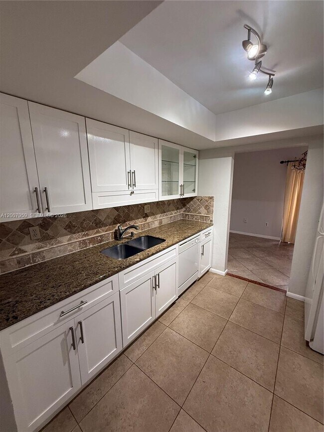 Building Photo - 10661 SW 113th Pl