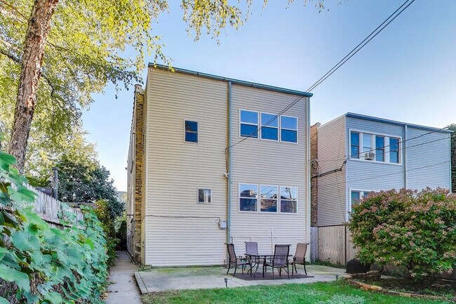 Building Photo - 1506 W Thome Ave