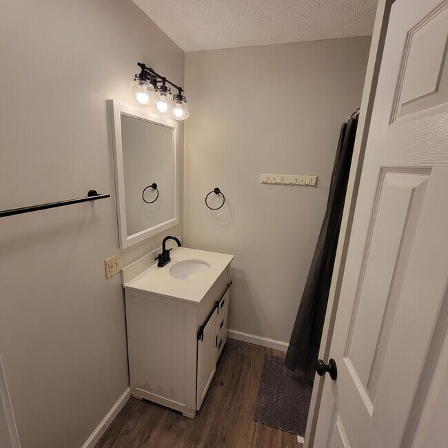 Building Photo - 3 Bed, 2 Bath Rental Home-Cookeville