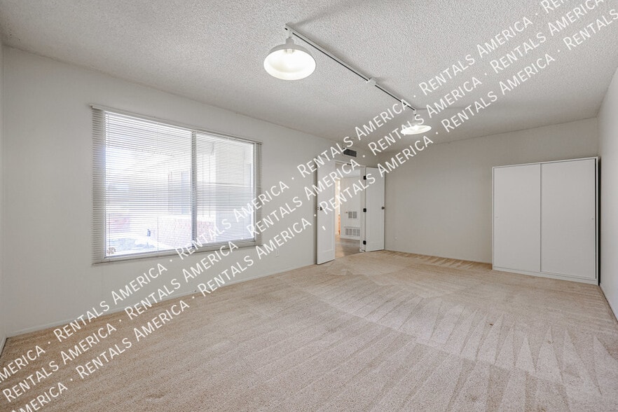 Building Photo - 3704 S Terrace Rd