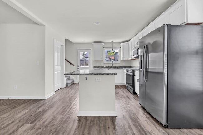 Building Photo - !!Reduced Rent!! Beautiful 3-bed, 2.5-bath home with a bright, open floor plan.