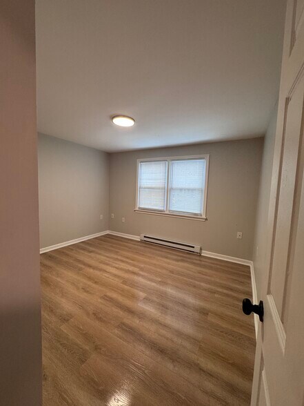 Primary Bedroom - 115 Ward St