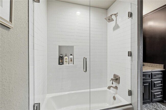 Building Photo - 14805 Dutchmans Dr