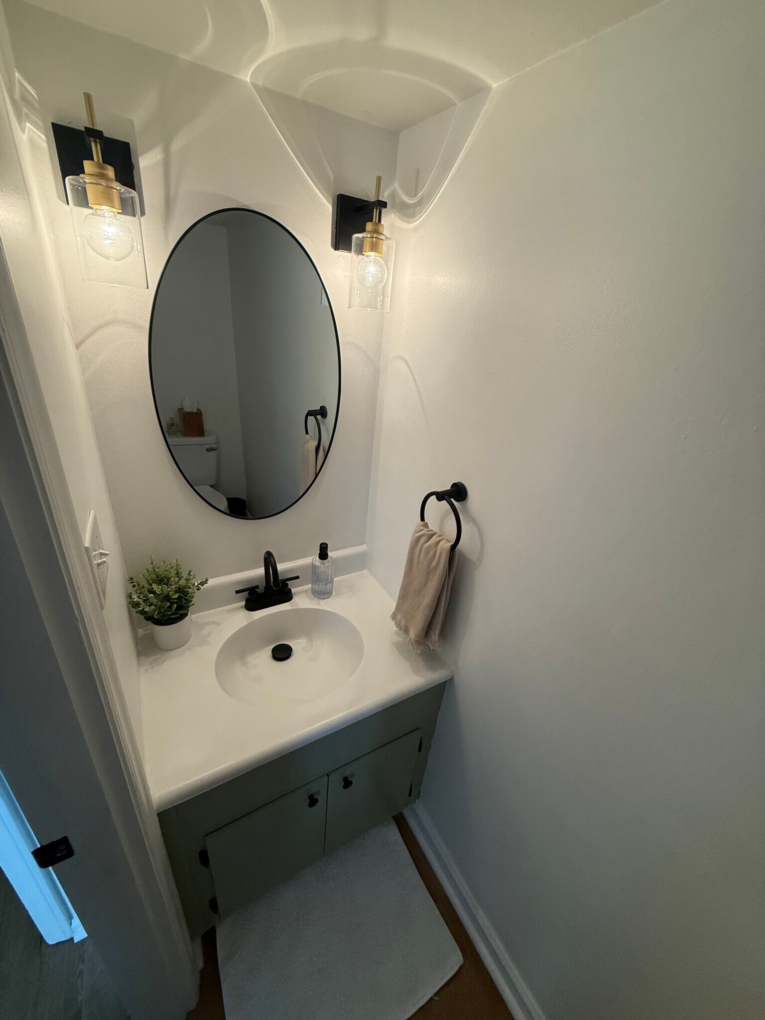 Downstairs Half Bathroom - 4640 Old Lantern Way