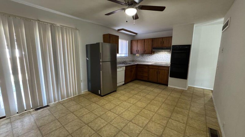 Building Photo - 1615 Central Pkwy