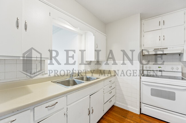 Building Photo - 1108 W 17th St N