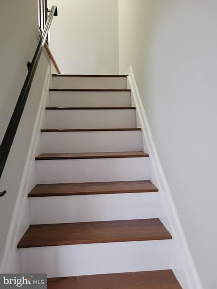 Building Photo - 630 Kingston Rd