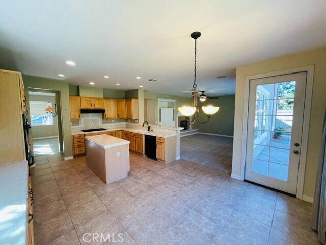 Building Photo - 1574 Glencrest Dr