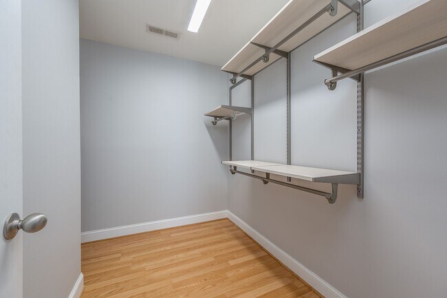 Building Photo - 623 Wyndhurst Dr