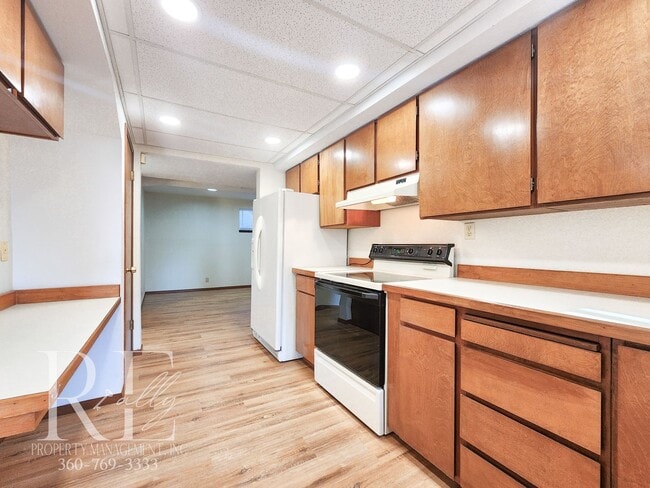 Building Photo - Waterfront Views & Peaceful Living – 2BR w...