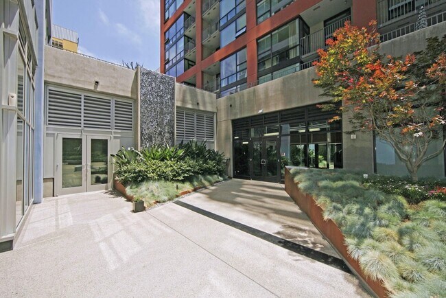 Building Photo - 321 Tenth Ave